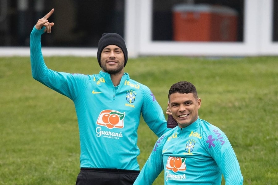 Thiago Silva da veredito sobre Neymar e 'foge' de Mbappé