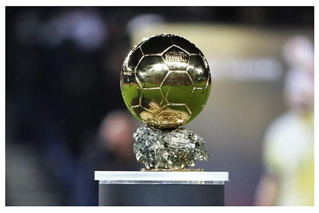 Cerimônia da entrega dos prêmios da Bola de Ouro ao vivo pela France Football