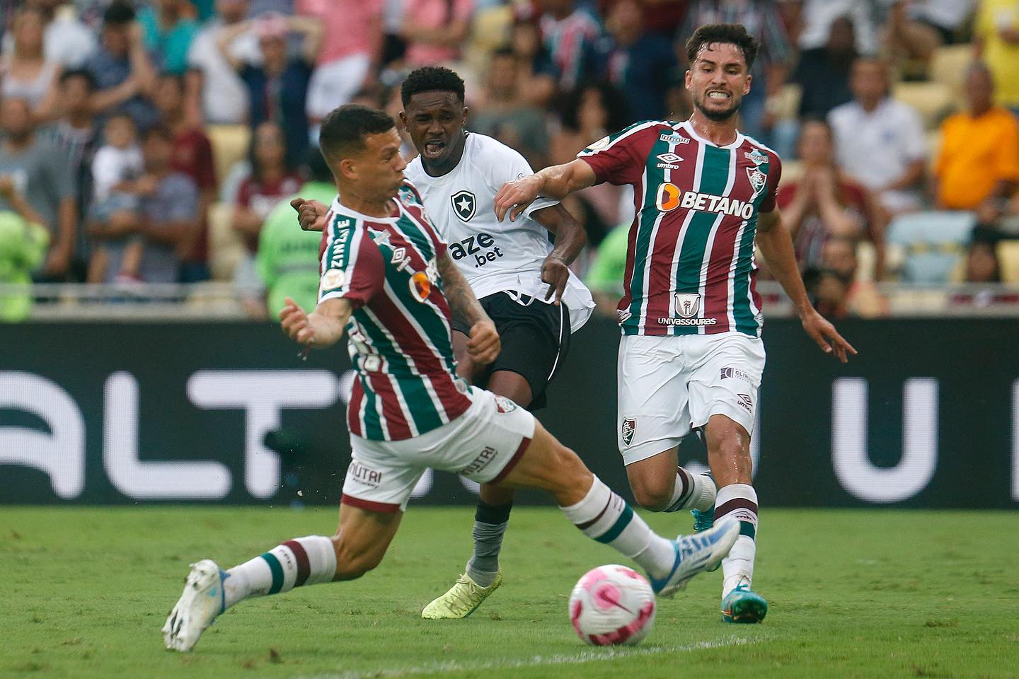 Gols de Fluminense x Botafogo: Com gols no final, clássico carioca termina empatado pelo Brasileirão
