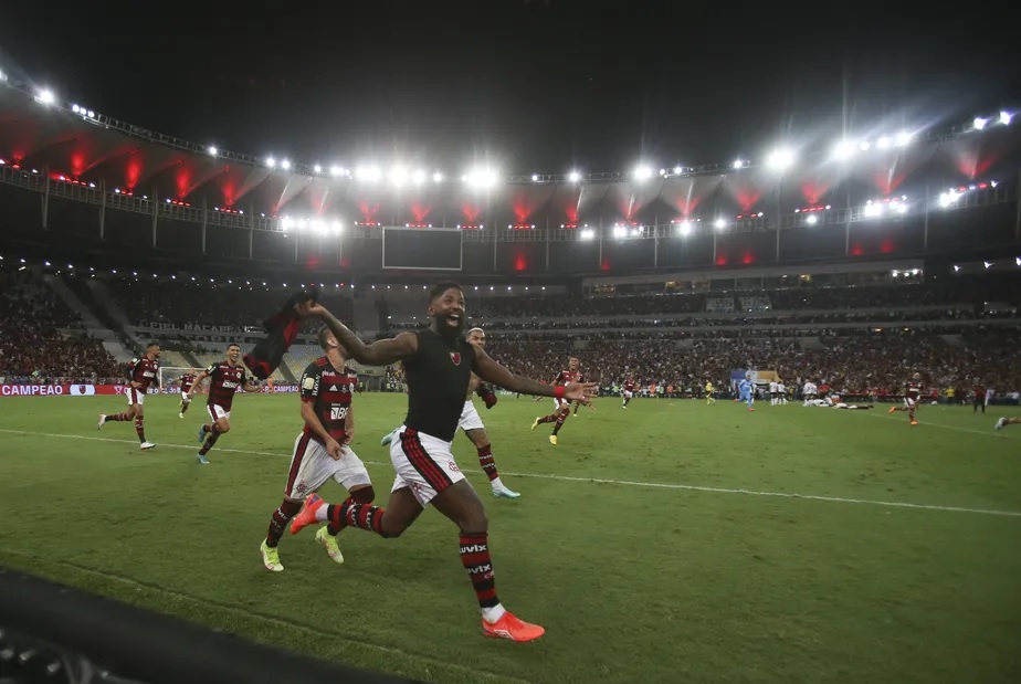 Vídeo: Reação dos jogadores do Flamengo durante cobrança de Rodnei na final da Copa do Brasil