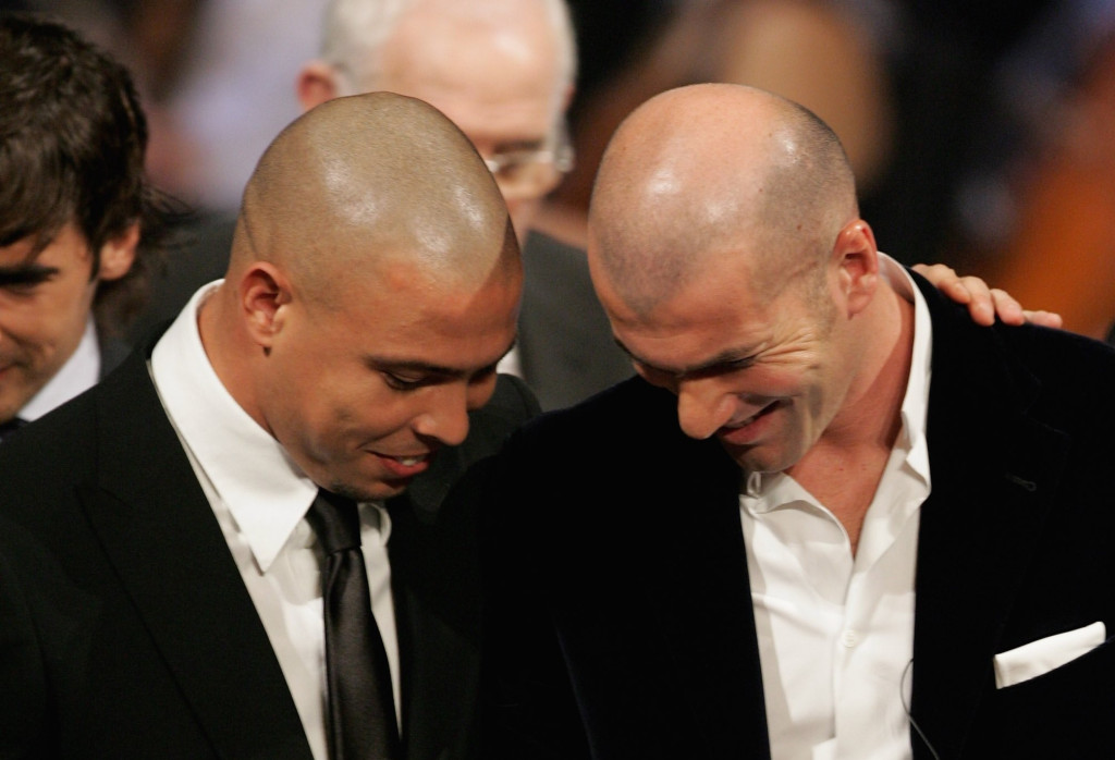 Vaza conversa entre Ronaldo Fenômeno e Zidane sobre Cruzeiro na premiação da Bola de Ouro.
