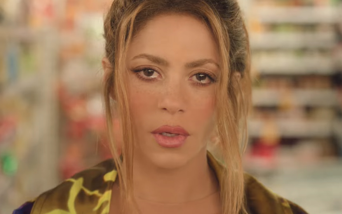 Shakira lança música, mostra coração arrancado por bazuca e fãs citam Piqué