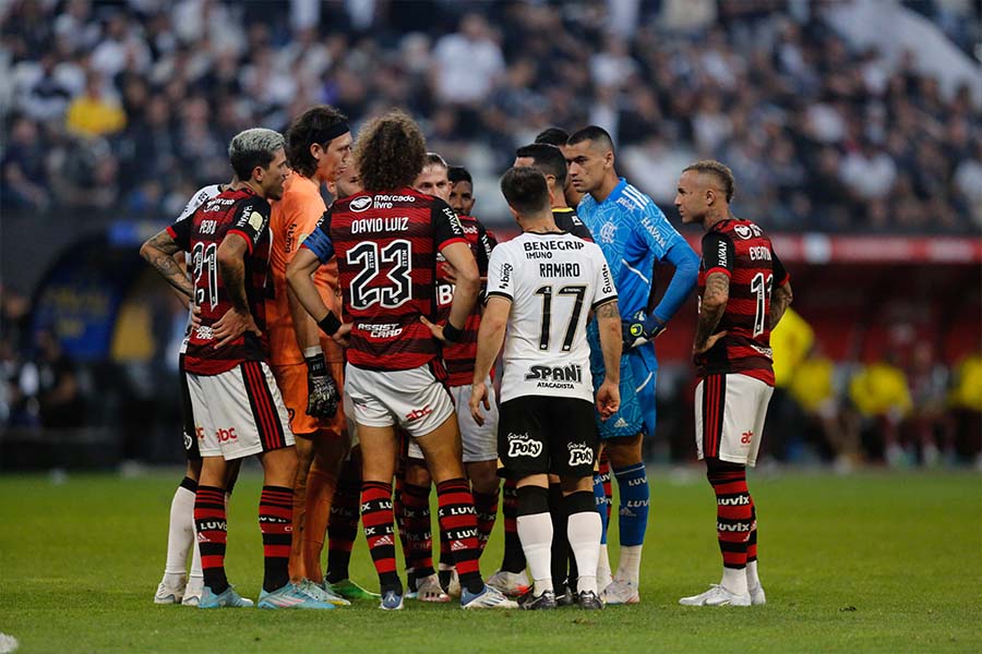 CBF define equipe de arbitragem para jogo Corinthians x Flamengo