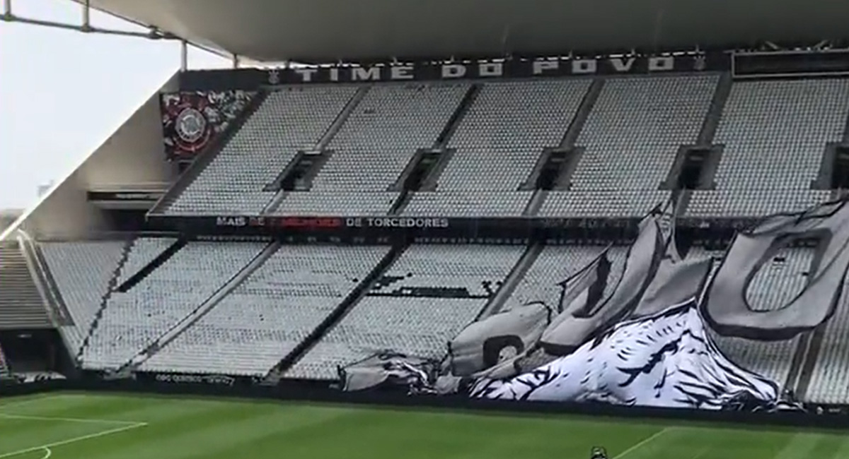 Vídeo: Torcida do Corinthians prepara mosaico 3D para final da Copa do Brasil