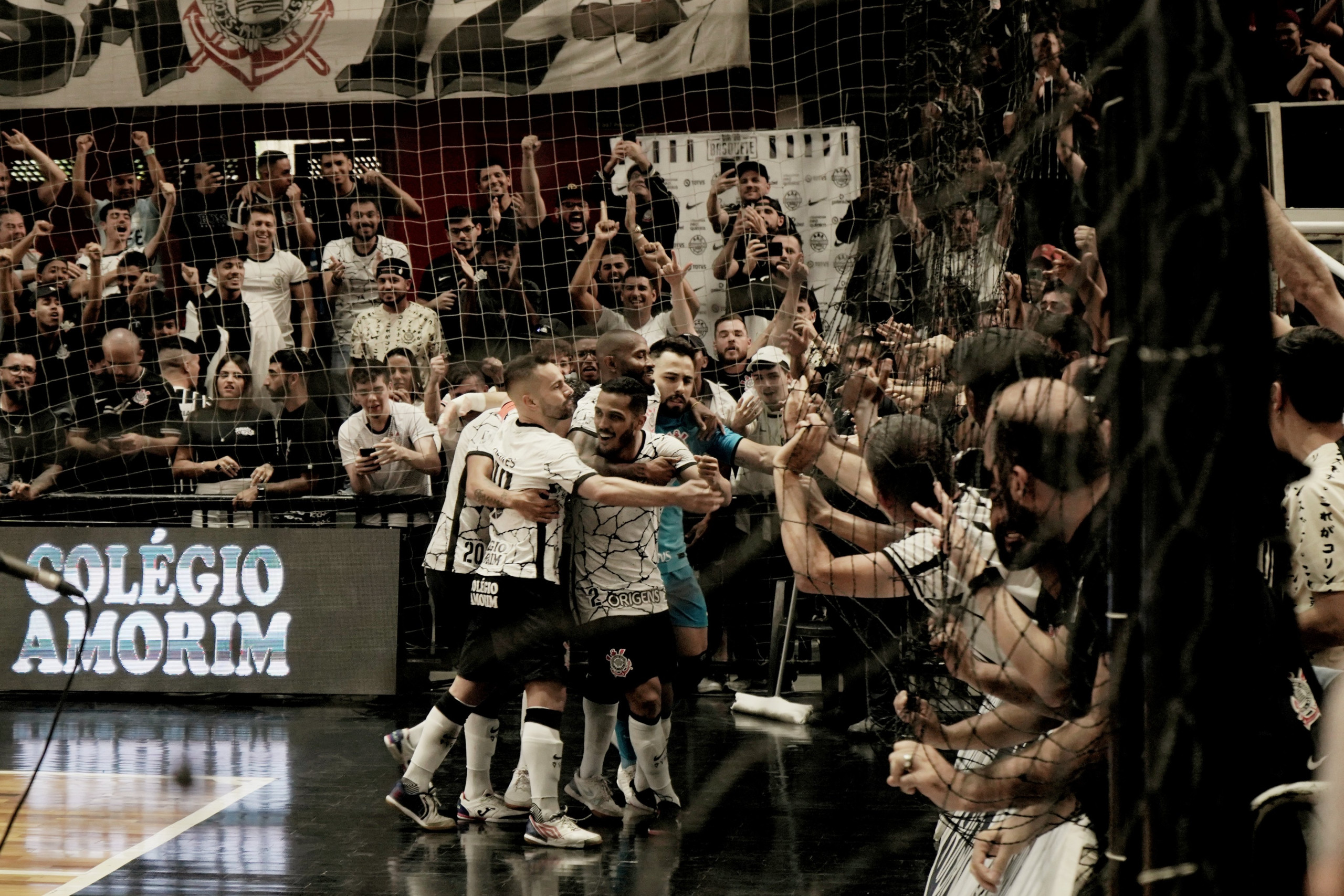 Corinthians vence Atlântico e sai na frente na disputa pelo título da Liga Nacional de Futsal