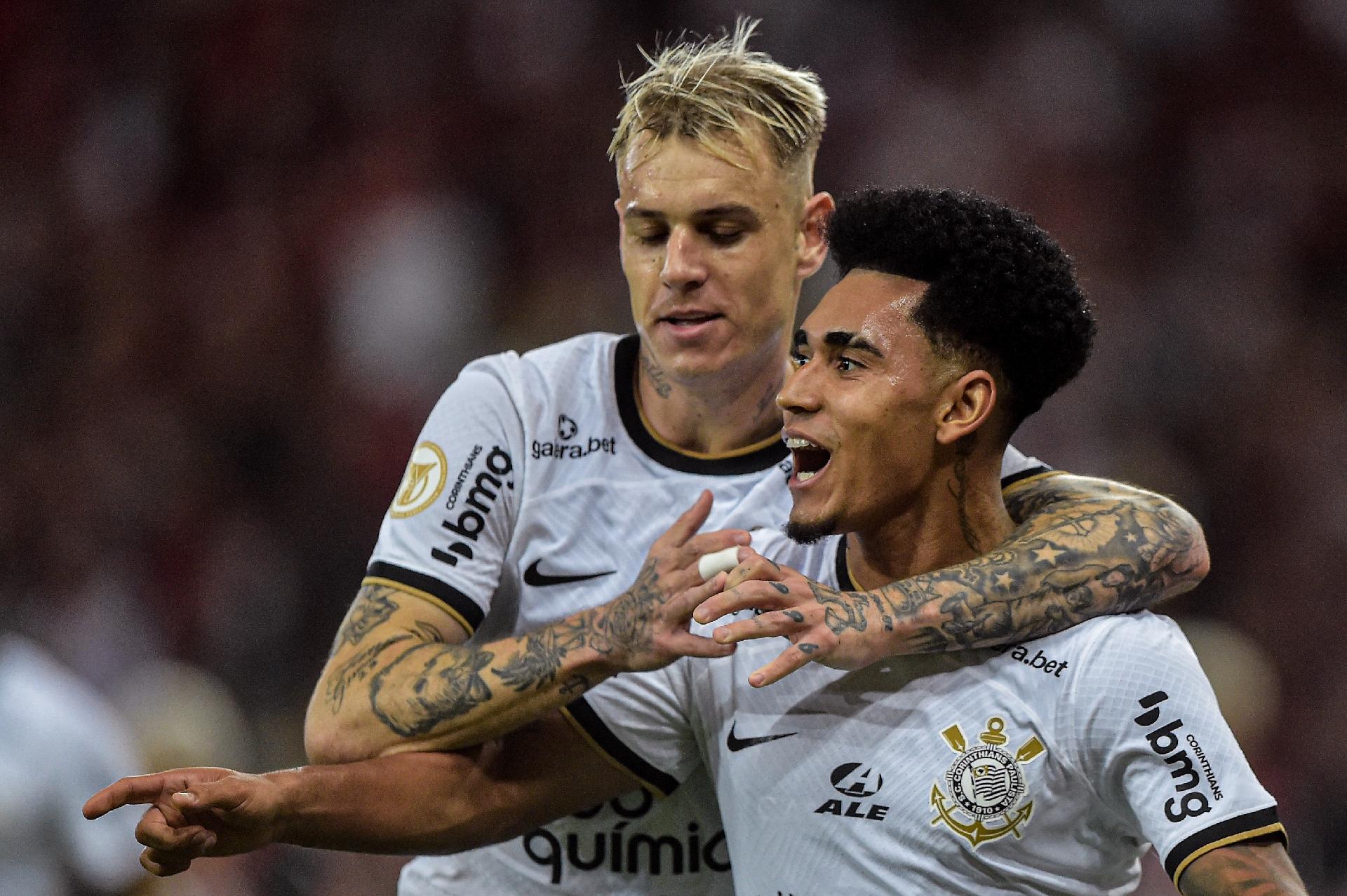 Gols de Flamengo x Corinthians: Timão vence no Maracanã e garante vaga na fase de grupos da Libertadores