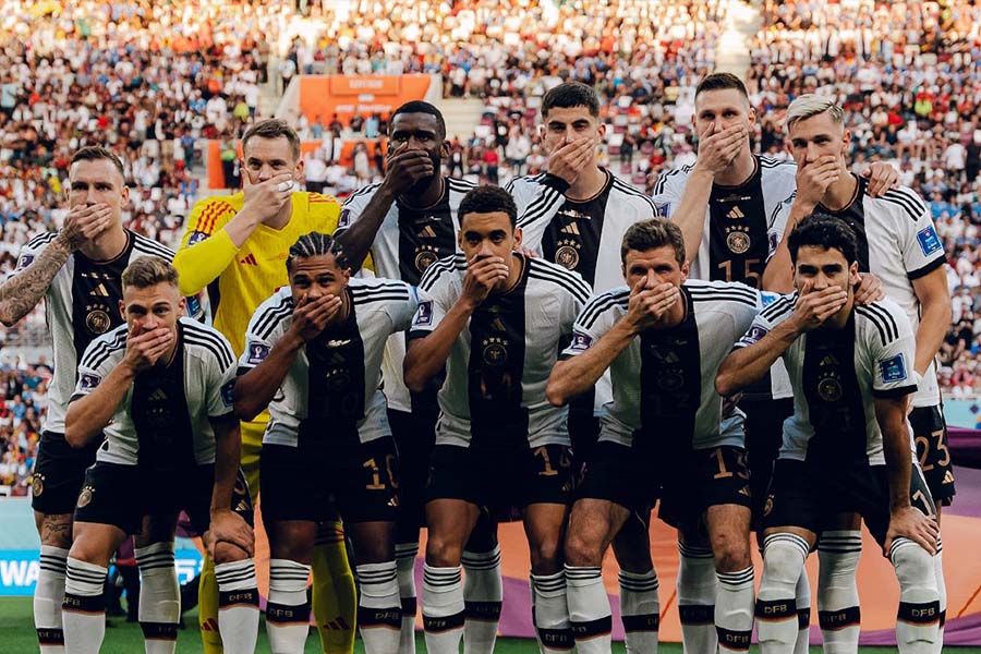 Seleção da Alemanha faz protesto contra FIFA antes da estreia na Copa do Mundo 2022. Foto: Divulgação