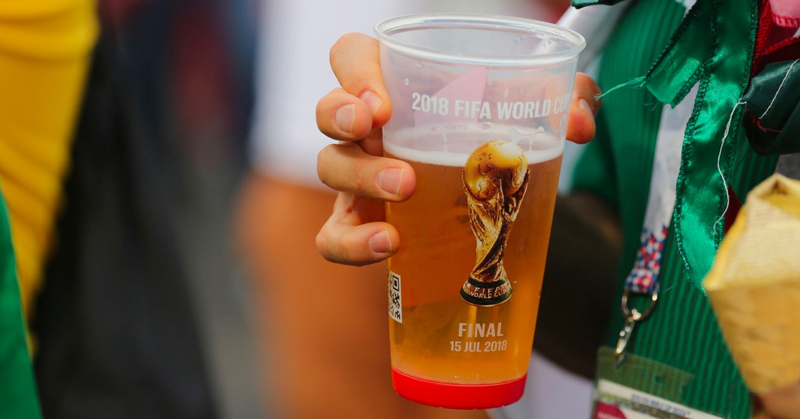 Sem cerveja na Copa do Mundo, patrocinadora busca punição contra FIFA.