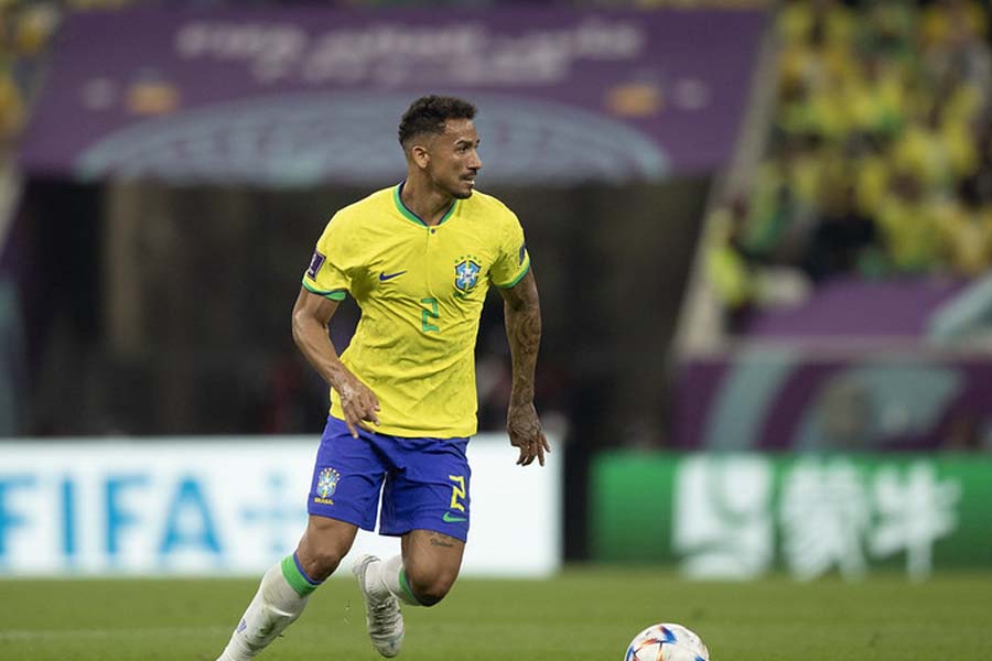 Danilo fora da Copa? Exames indicam prognóstico ruim para lateral da Seleção Brasileira. Foto: Divulgação