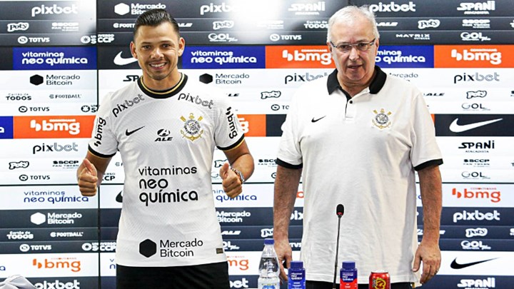 Ángel Romero é apresentado pelo Corinthians e supreende torcida com declaração