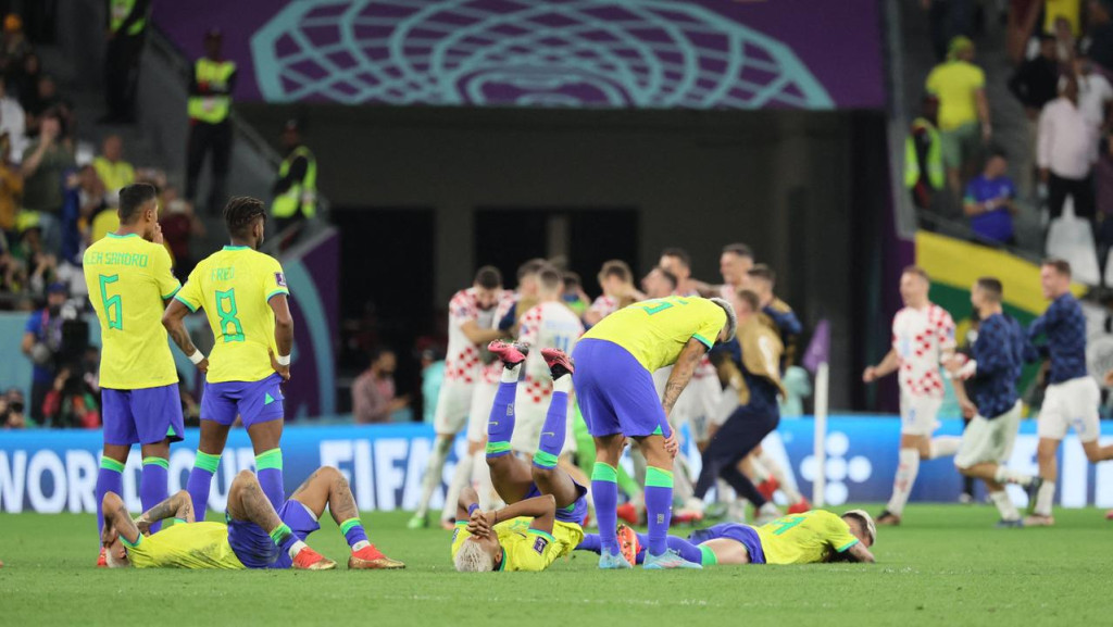 Vídeo mostra reação de Neymar com Fred após gol sofrido do Brasil contra Croácia.