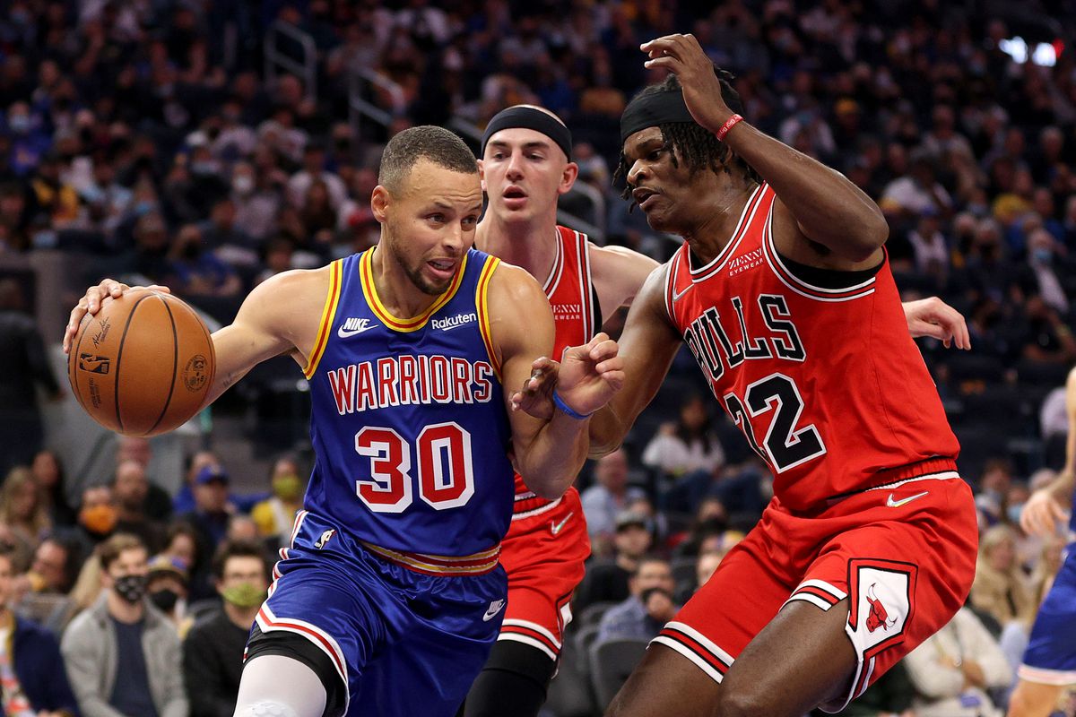 Estrela dos Warriors, Curry, em duelo contra o Chicago Bulls pela NBA
