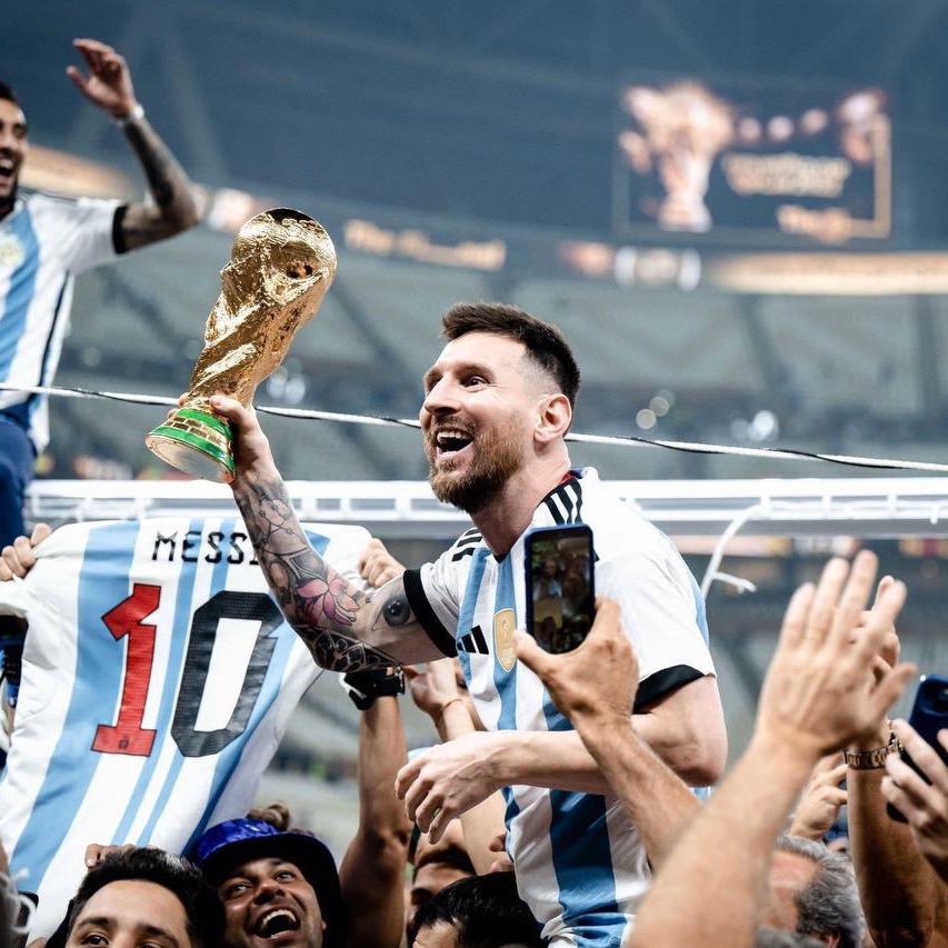 Messi faz homenagem para Maradona em postagem após ser Campeão da Copa do Mundo