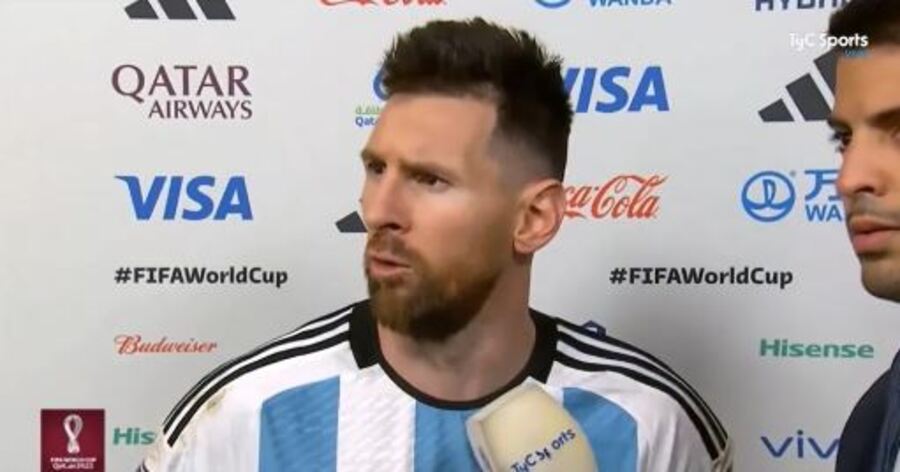 Messi chama autor dos gols da Holanda de bobo durante entrevista