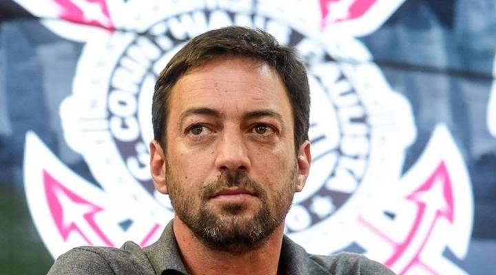 Presidente do Corinthians rasga críticas a Vitor Pereira após contratação do Flamengo