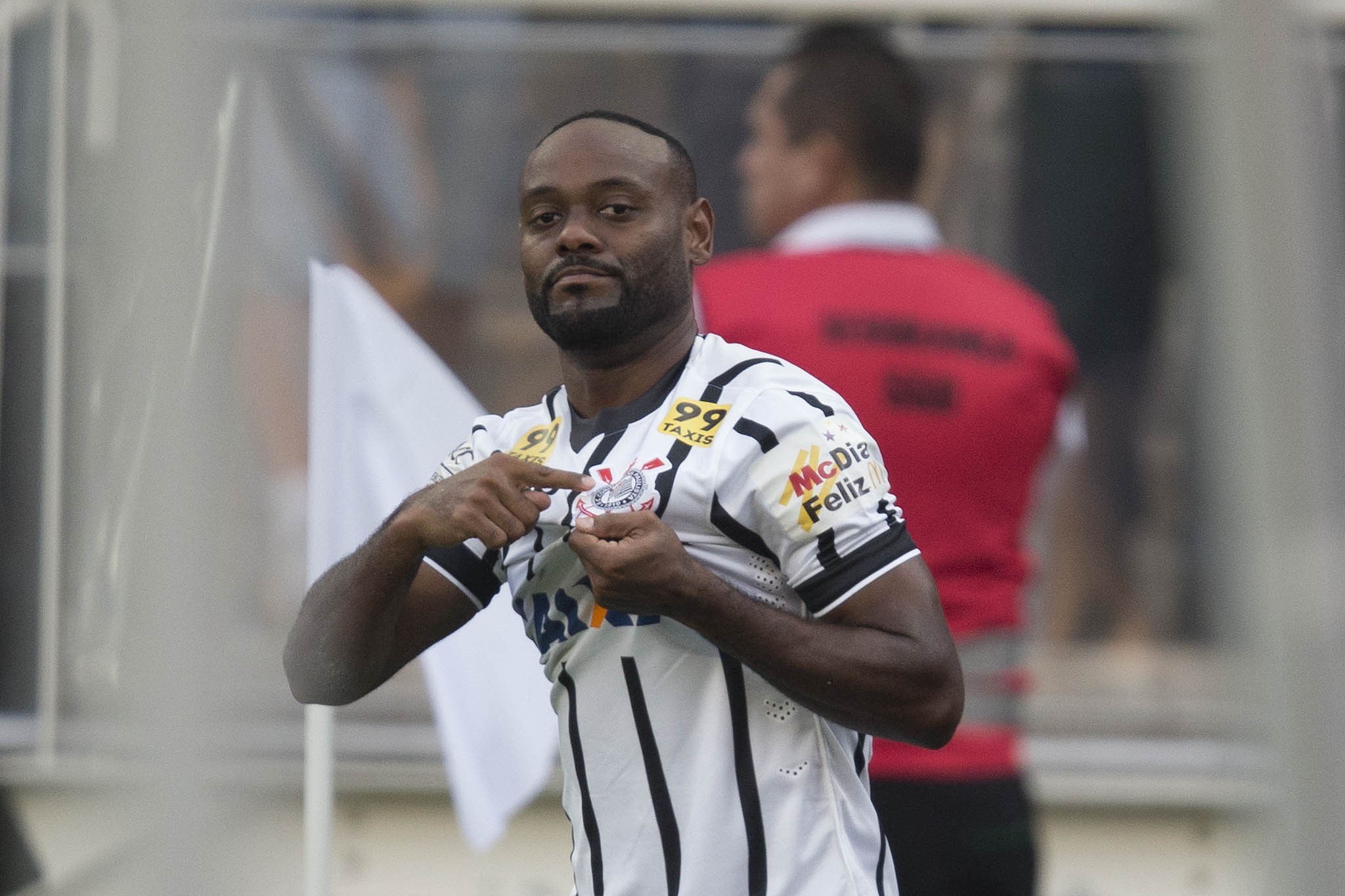 Vagner Love compara torcidas do Corinthians e Flamengo e deixa rubro-negros irritados