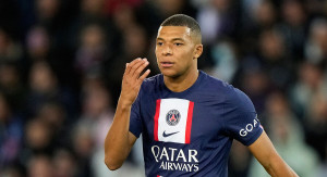 Modelo desmente suposto affair com Mbappé: “Mentiras, ódio”