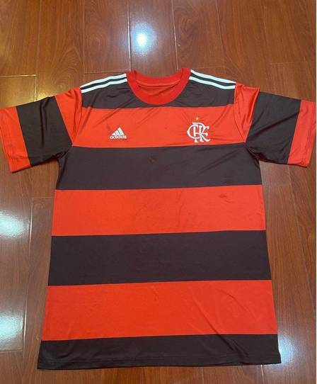 Fotos das novas camisas 1 e 2 do Flamengo vazam nas redes sociais