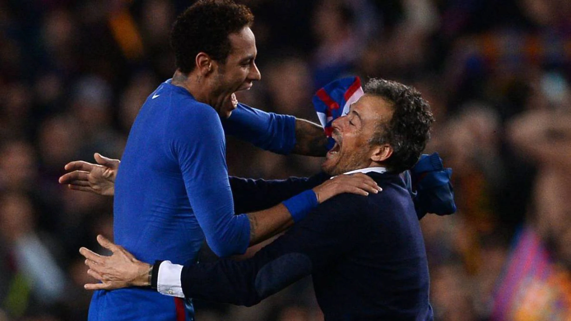 Neymar e Luis Enrique vibrando com gol marcado em partida do Barcelona