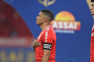 Taison rescinde com o Internacional e dispara contra diretoria: “Não quero ver nem pintado de ouro”