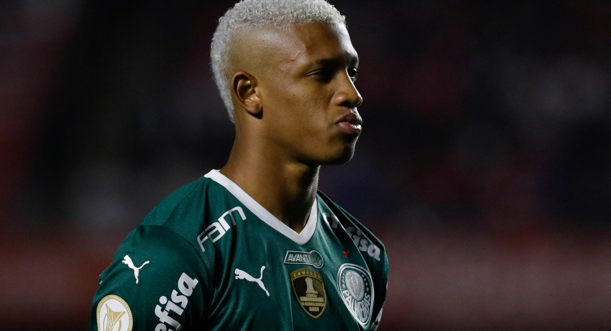 Palmeiras busca substituto para Danilo no mercado europeu