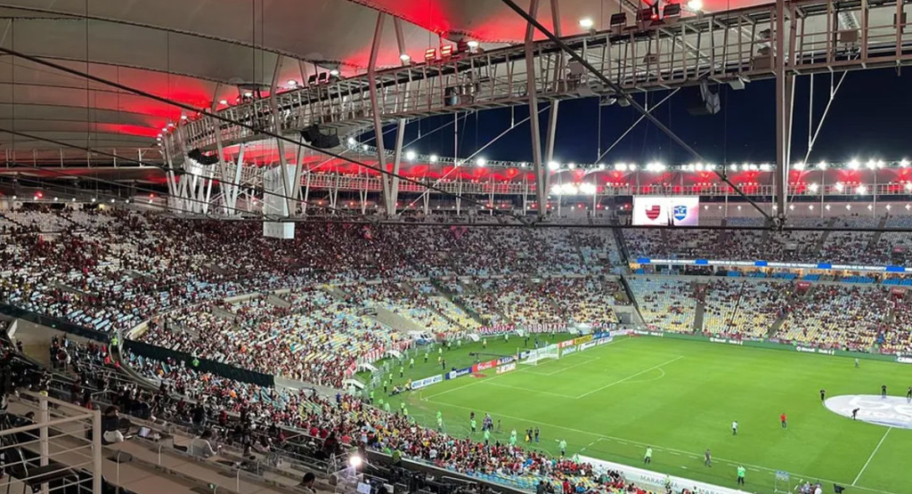 Torcida do Flamengo insulta Pelé durante um minuto de silêncio no Maracanã nesta quinta-feira (12). Foto: Divulgação