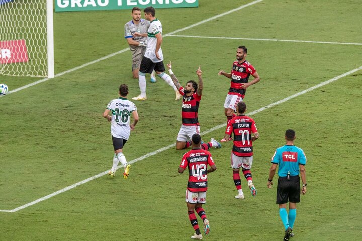 Gols Flamengo x Coritiba: Flamengo vence Coxa e estreia bem no Campeonato Brasileiro.