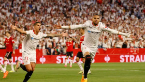 Sevilla vence o Manchester United e garante vaga nas semis; veja os gols