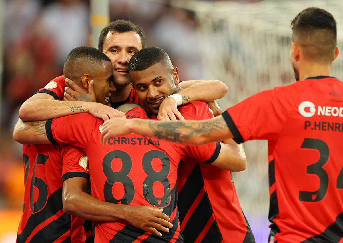 Gols de Athletico-PR x Flamengo: Athletico vence duelo rubro negro