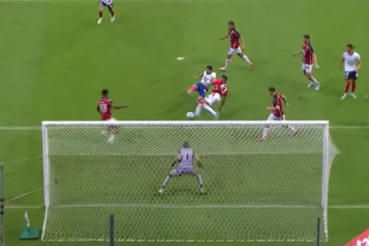 O gol mais raçudo da 9ª rodada do Brasileirão 2025