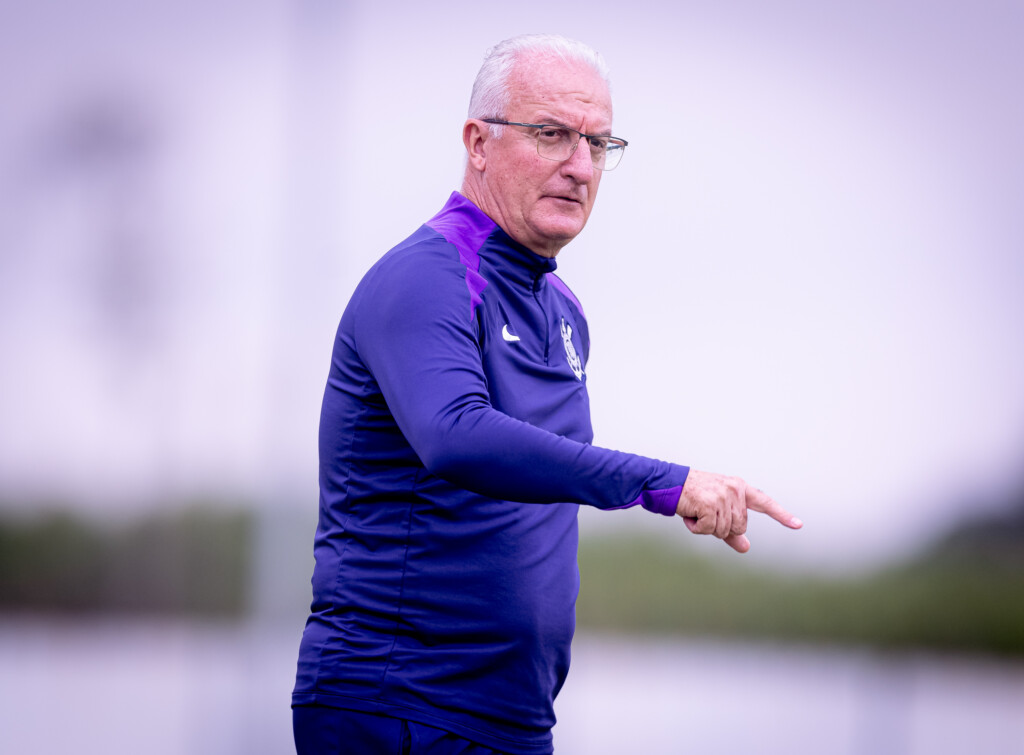 Dorival Junior em treino do Corinthians