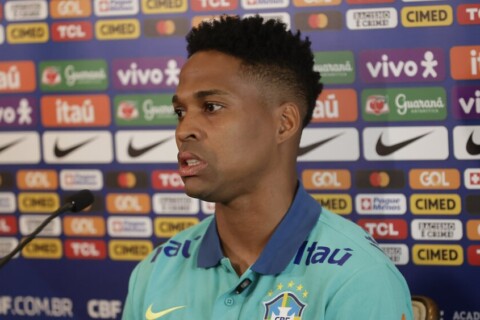 Azar! Wendell deixa estádio de muletas e vira GRANDE dor de cabeça para o São Paulo