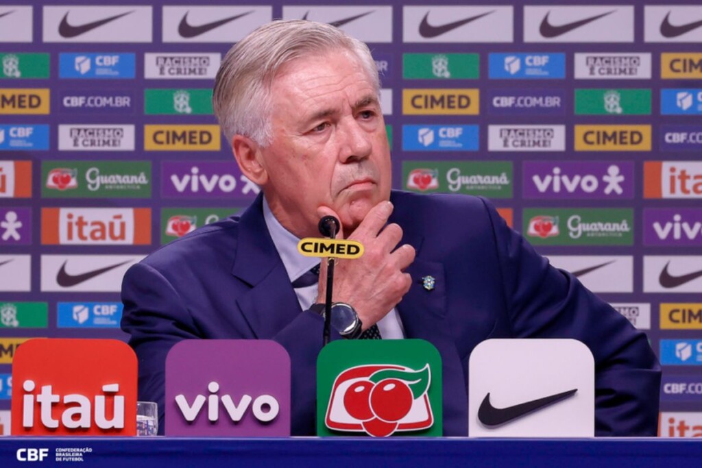 Ancelotti na coletiva falando dos convocados para a seleção brasileira