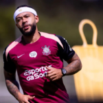 Protesto pesado na madrugada! Erro decisivo faz torcida do Corinthians perder a paciência e pichar sede contra Memphis