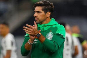 Confronto nos bastidores: dirigente desmente tese de Abel Ferreira, expõe números reais e prova gasto milionário no Palmeiras