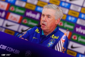 Carlo Ancelotti apoia a redução de gringos no futebol brasileiro, alerta para o impacto na Seleção e defende espaço para jovens da base
