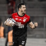 Giuliano encerra a trajetória nos gramados após passagens por Corinthians, Inter e Grêmio, pendura as chuteiras e confirma aposentadoria