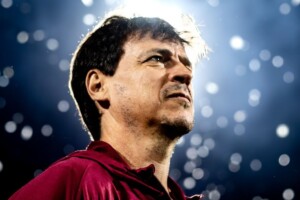 Voto de confiança! Diretoria do Corinthians garante Fernando Diniz no cargo após reunião com líderes do grupo