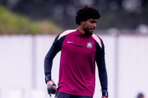Corinthians vive crise pior que a de 2007, acumula oito derrotas consecutivas no Brasileirão e ocupa o 16º lugar com apenas 32 pontos após 30 rodadas