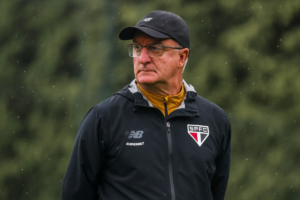 Dorival celebra vitória do São Paulo, prega união na equipe, mas não garante permanência para 2027