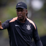 Seedorf conta o que foi falado no vetiário após derrota preocupante do Corinthians no Brasileirão