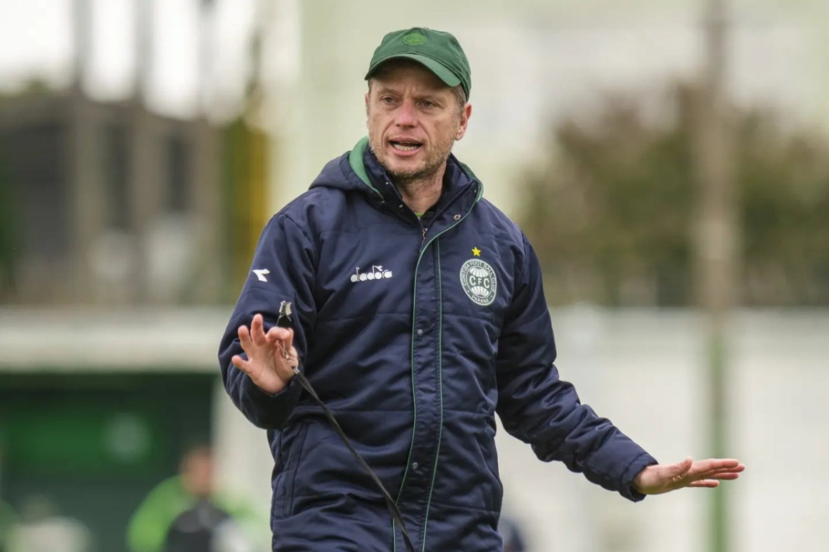 Fernando Seabra trabalhando como técnico